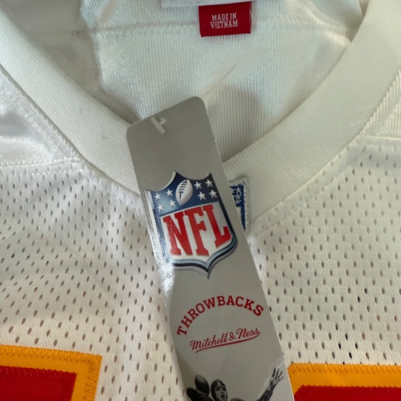 Kansas City Chiefs Jersey Mitchell & Ness NFL Joe Montana #19 Throwback Jersey - Picture 6 of 8